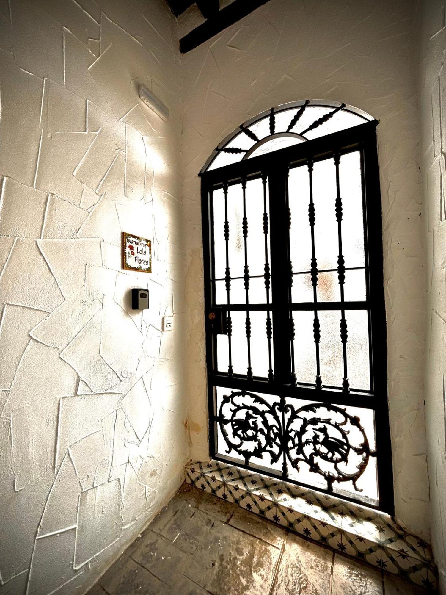 Apartamento La Lola - Patio Privado Jerez de la Frontera Ngoại thất bức ảnh